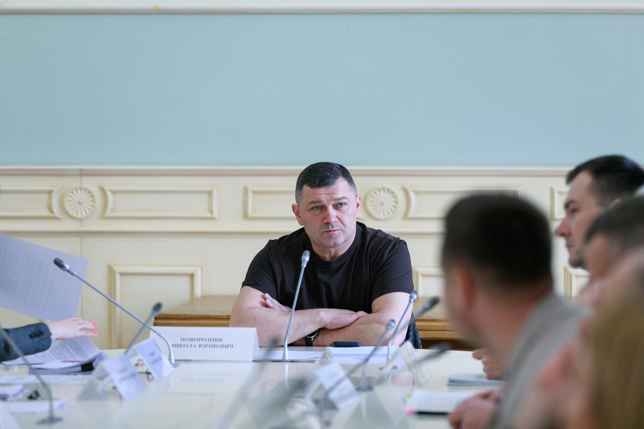 Експерший заступник голови КМДА Микола Поворозник хоч і перейшов на менш статусну посаду радника, колишній вплив не втратив