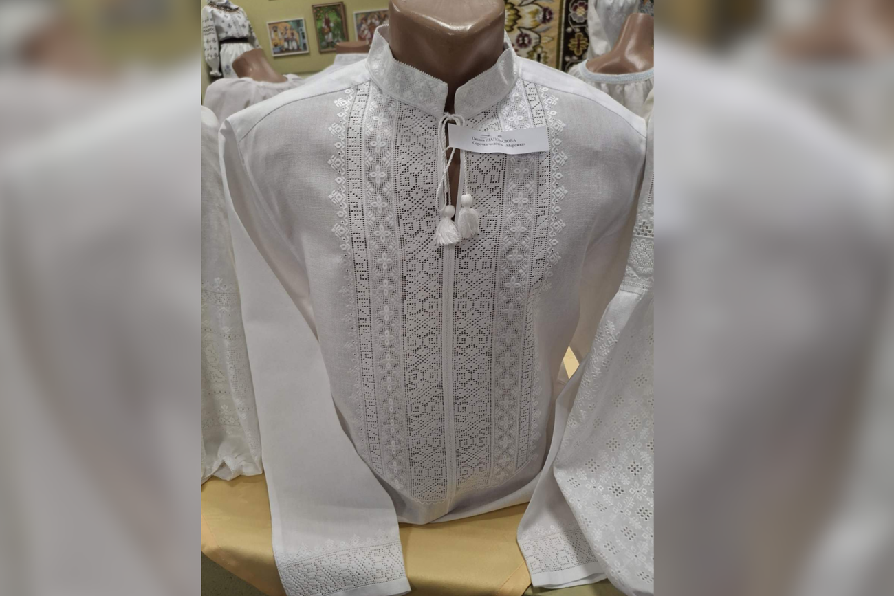 Чоловіча сорочка з колекції Всеукраїнського центру вишивки і килимарства