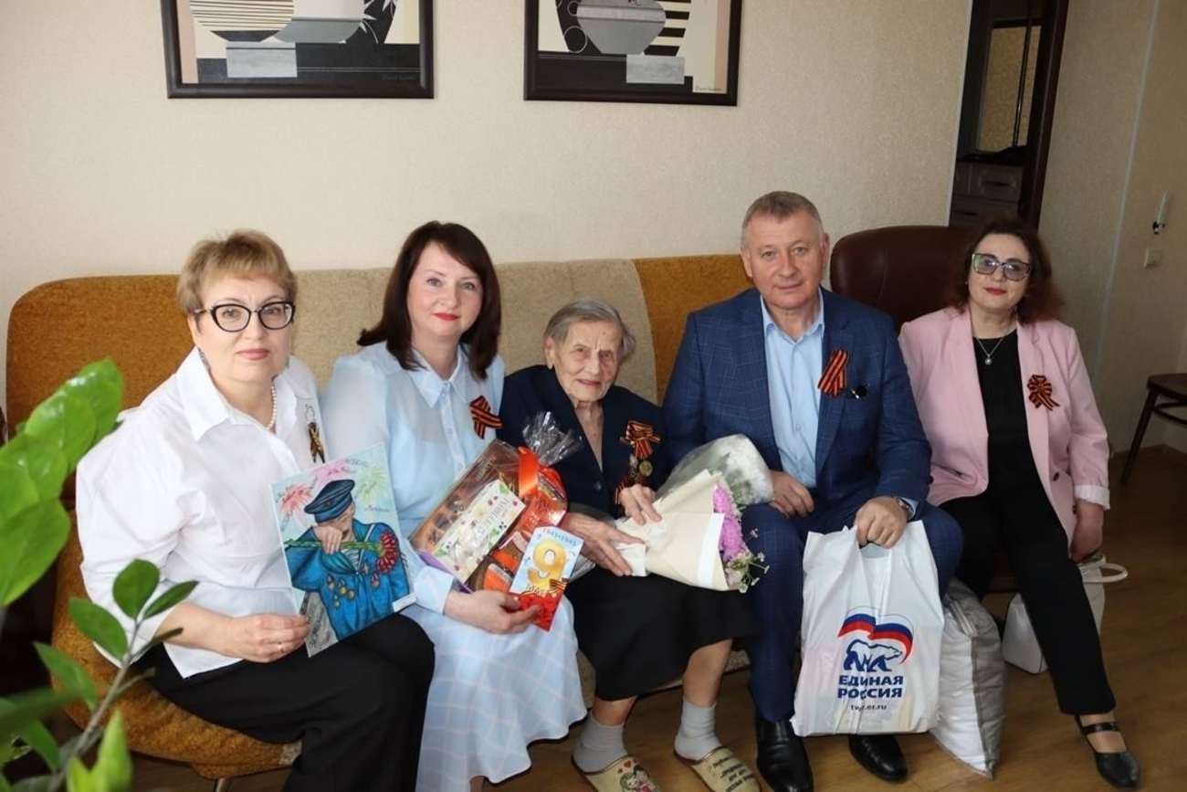 Довгожителі отримали «заслужені подарунки»