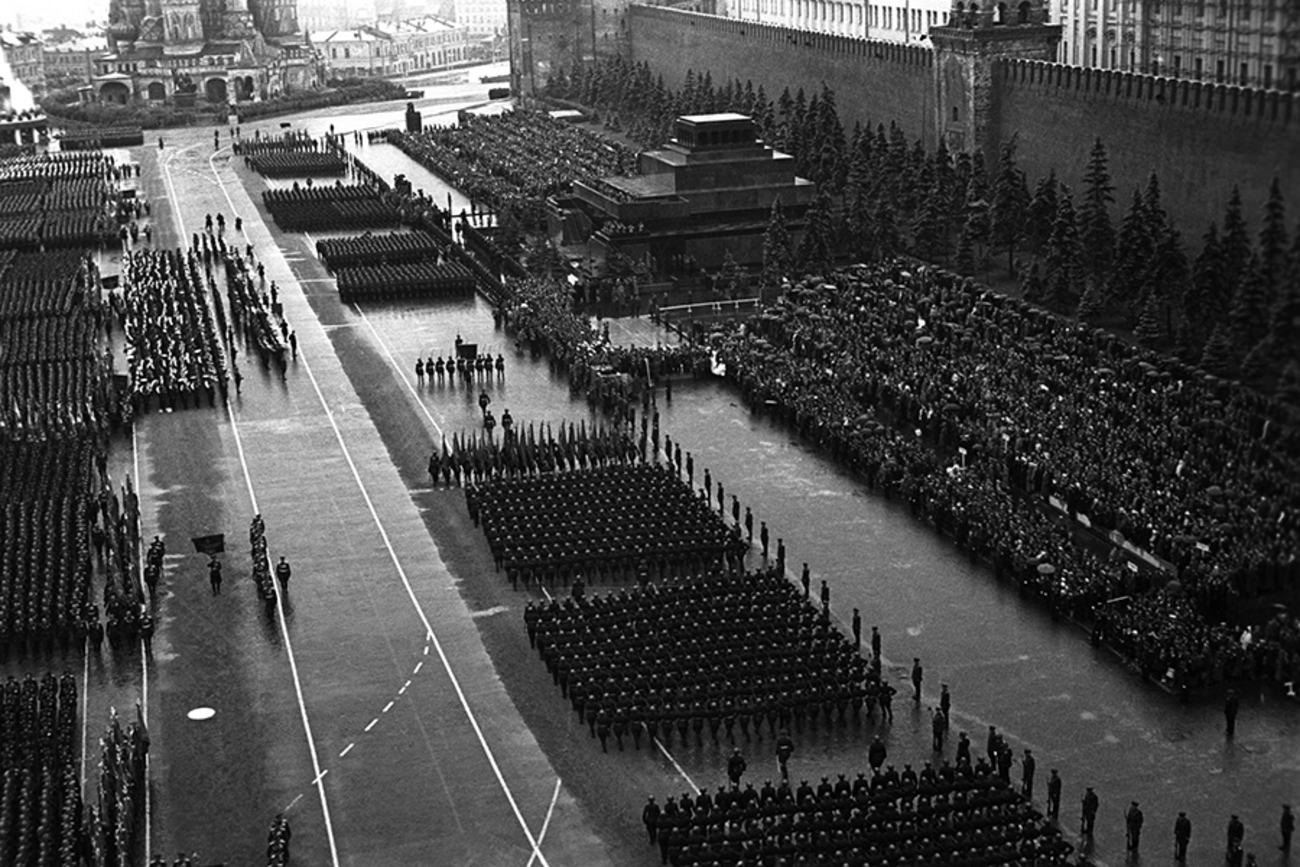 Парад 24 червня 1945 року