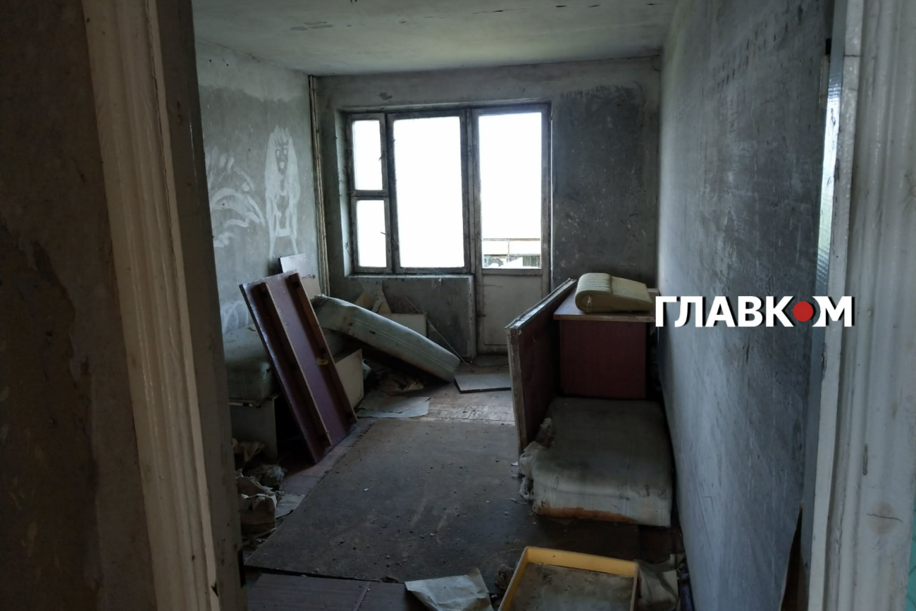 У занедбаній квартирі через багато років потому побував син Володимира, який був евакуйований з неї у 5 років
