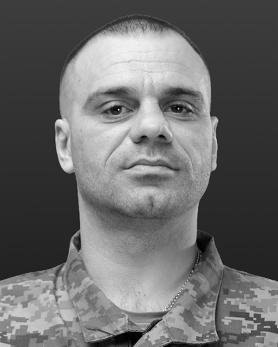 Молодший сержант Сергій Окраїнець служив командиром 3-го стрілецького відділення 106-ї окремої бригади тероборони