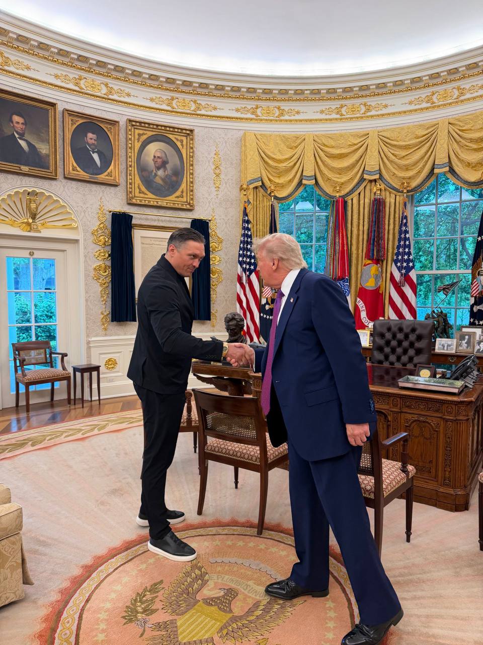 Усик зустрівся з Трампом у Білому домі фото 1