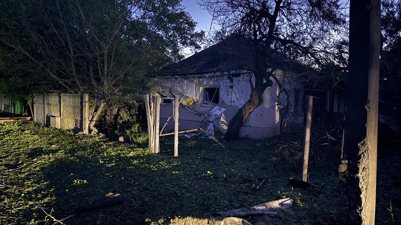  Росіяни вдарили по Балаклії: шестеро поранених, серед них двоє дітей фото 2