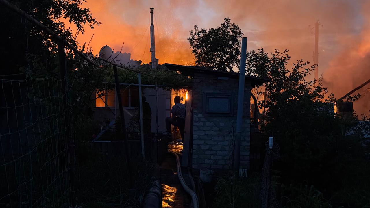  Росіяни вдарили по Балаклії: шестеро поранених, серед них двоє дітей фото 1