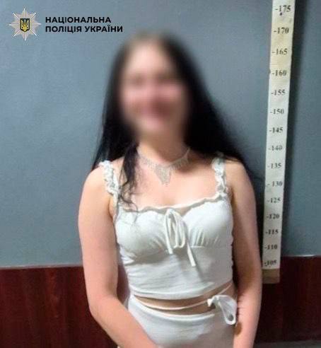 20-річна киянка ногами винесла двері магазину через відмову продати спиртне фото 1