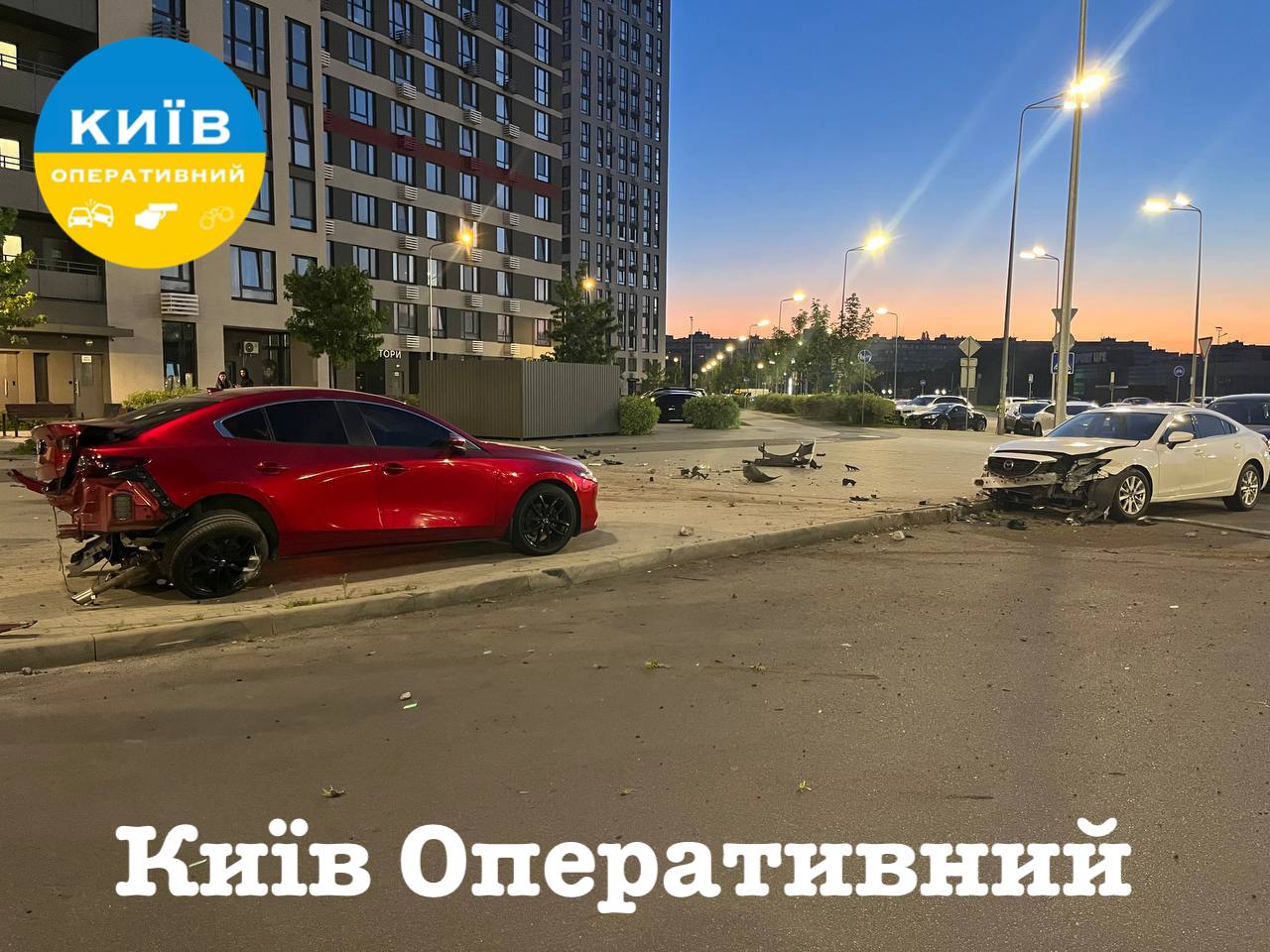 Розтрощені неповнолітнім автівки на території житлового комплексу «Варшавський»