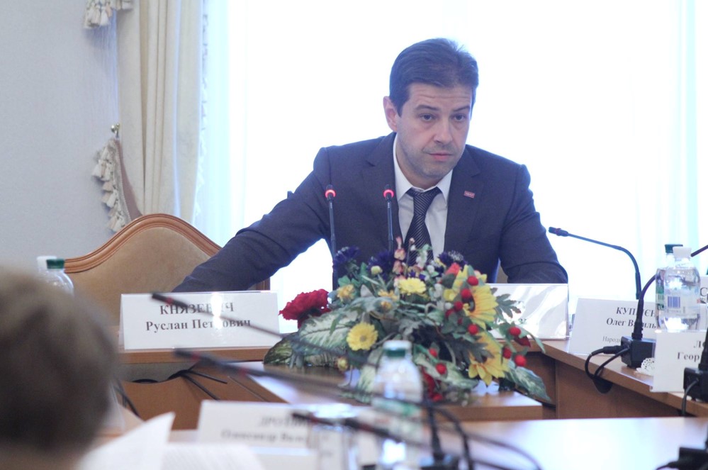 Один з підписантів нового законопроєкту про декриміналізацію порно Сергій Алексєєв з «ЄС» впевнений, що його фракція має виправити помилку
