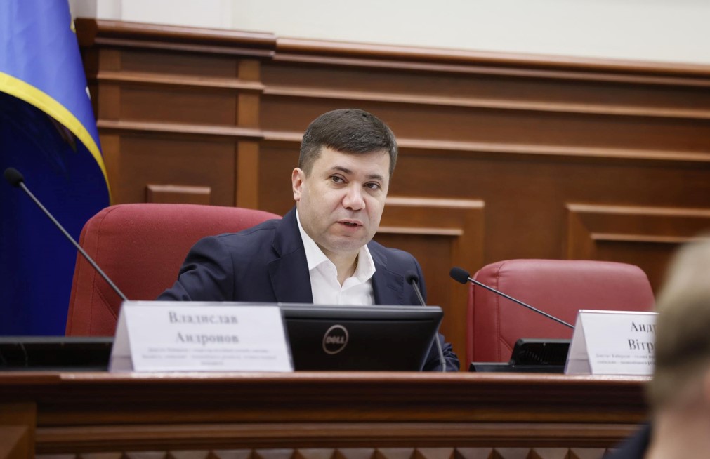 Голова фракції «Слуга народу» Андрій Вітренко вважає, що проблему з електрикою в Києві можна вирішити масовим встановленням сонячних батарей