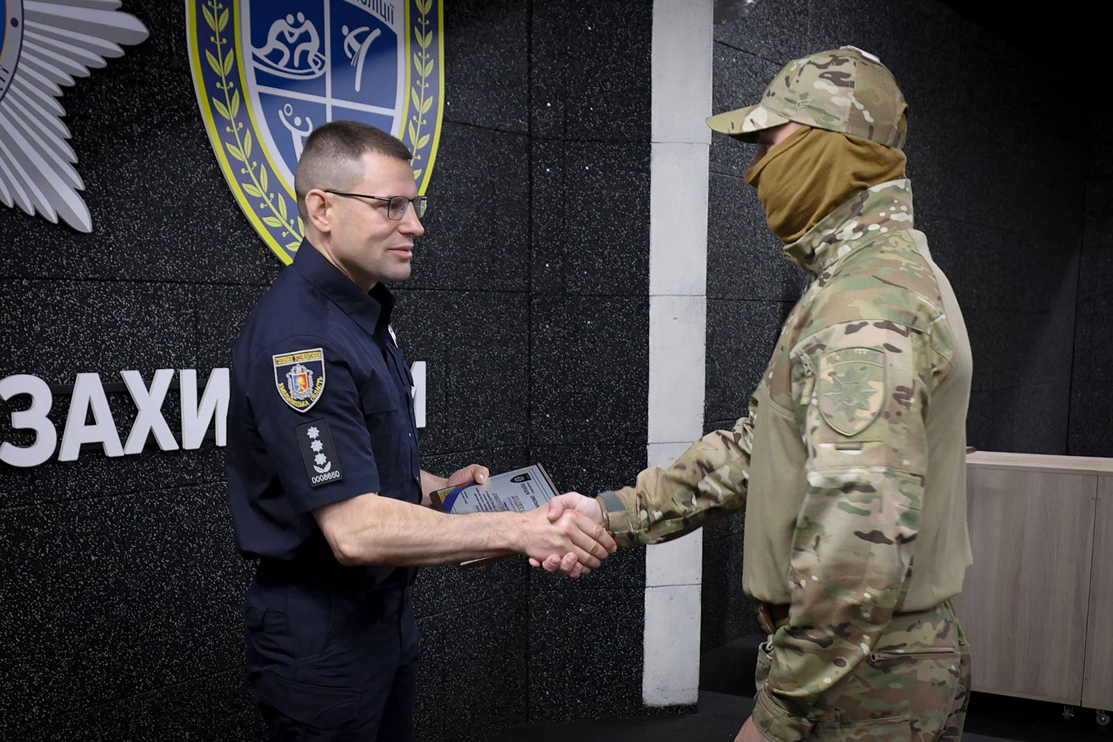 Поліція Хмельниччини має один із найнижчих показників некомплекту в Україні