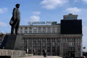 Найбільший банк Росії визнав загрозу дефолтів через українські удари