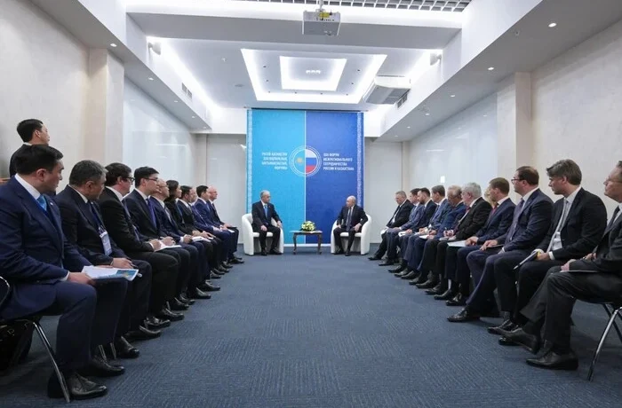 Президент Казахстану дав Путіну пораду щодо війни в Україні