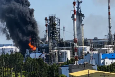 Тюменський НПЗ повністю припинив переробку нафти після атаки дронів – Reuters