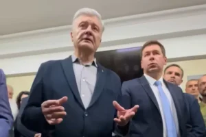 «Порошенко стояковий!»: мережа відреагувала на заяву експрезидента