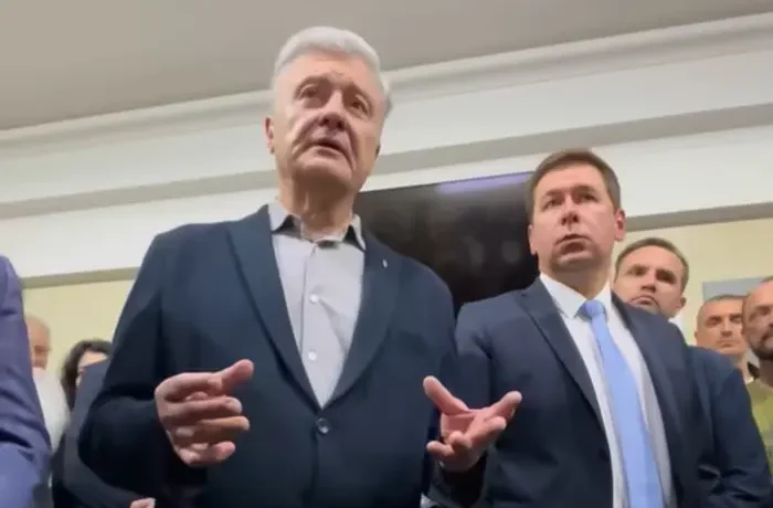 «Порошенко стояковий!»: мережа відреагувала на заяву експрезидента