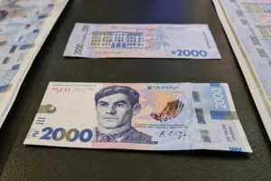 Дизайнер запідозрив Нацбанк у крадіжці шрифту для банкноти 2 тис. грн