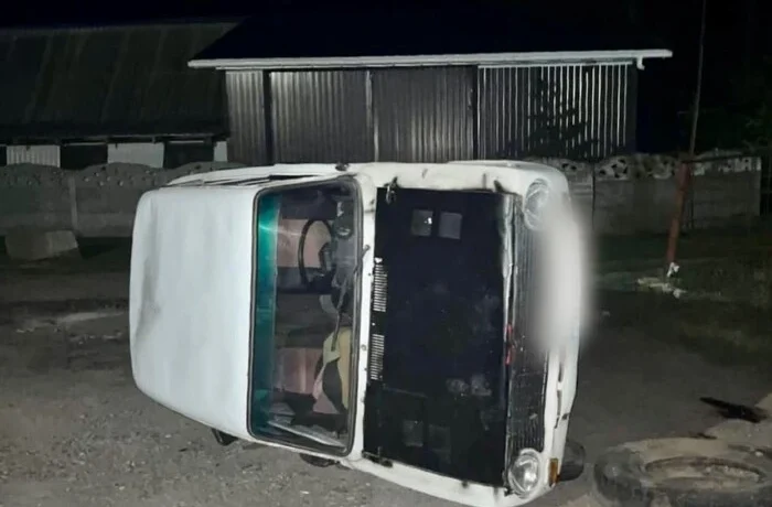 На Київщині п’яний підліток за кермом ВАЗ влетів у зупинку: троє людей у лікарні