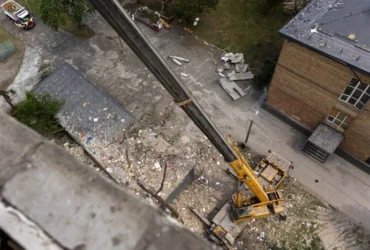 Рятувальники завершили розбір завалів у столичній багатоповерхівці, кількість жертв знову зросла