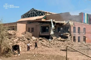 РФ зруйнувала консульство Латвії у Слов’янську. Рига викликала представника Кремля