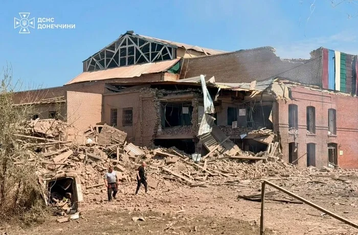 РФ зруйнувала консульство Латвії у Слов’янську. Рига викликала представника Кремля