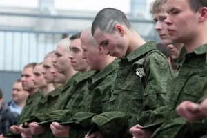 Росія знайшла новий спосіб заманити кримчан до військкоматів