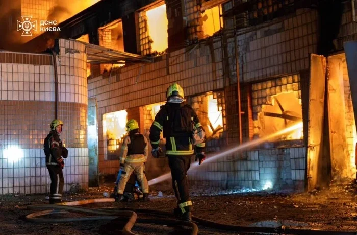 Зеленський після нічної атаки закликав партнерів прискорити передачу ППО