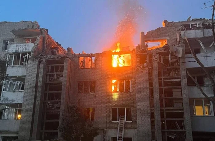 Атака на Львів: спалахнули будинки, є постраждалі, змінено рух транспорту (фото)