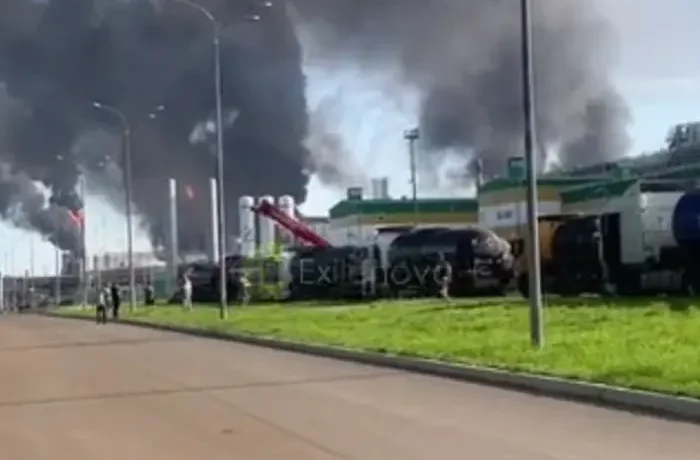 Дрони вдарили по одному з найсучасніших НПЗ Росії