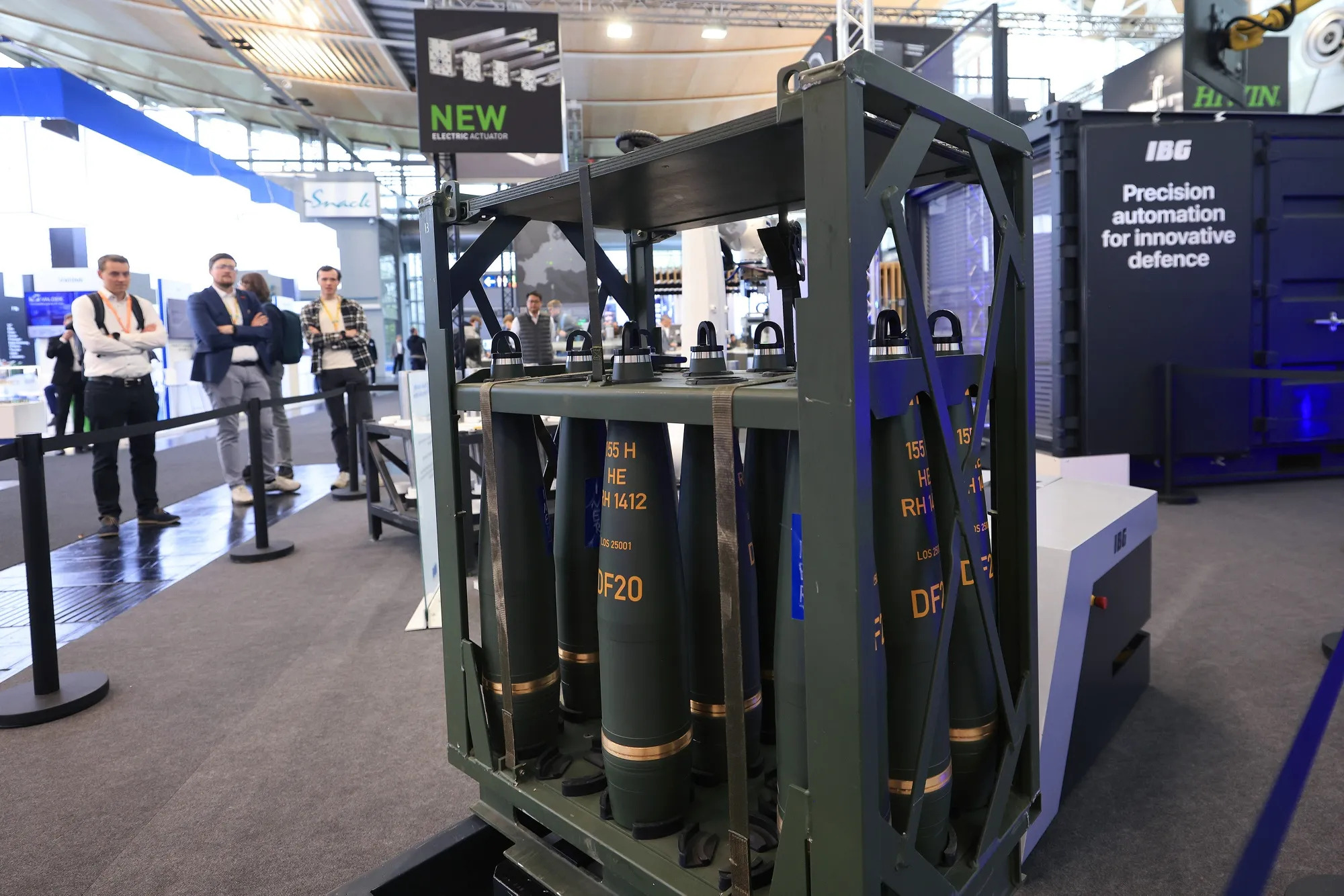 Артилерійські боєприпаси, виготовлені компанією Rheinmetall, на промисловому ярмарку