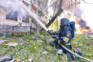 РФ вдарила КАБом по Павлограду: загинули люди, серед постраждалих – однорічна дитина