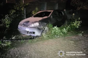 На Київщині п’яний водій збив пішохода на тротуарі та в’їхав у паркан