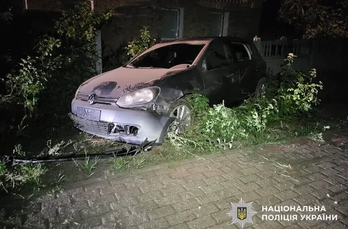 На Київщині п’яний водій збив пішохода на тротуарі та в’їхав у паркан