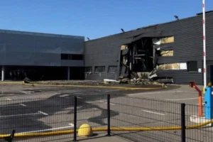 Ракетний удар по Київщині: пошкоджено автосалон Porsche у Чубинському