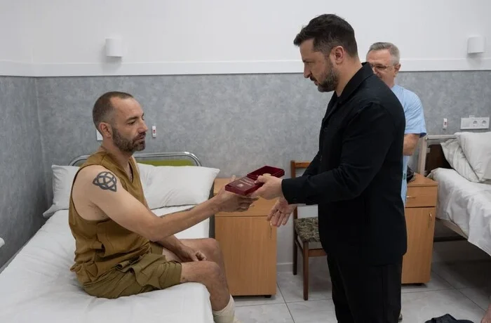 Зеленський у Одесі провідав воїнів, які лікуються та проходять реабілітацію після поранень