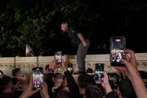 «Слава ТЦК!»: учасники сутички у Львові вибачилися та йдуть до війська