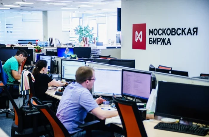 Акції найбільших компаній РФ обвалилися: причина
