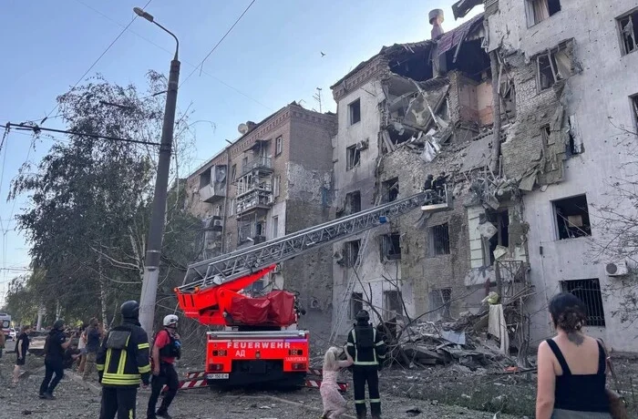 Росія вдарила по багатоповерхівці в Запоріжжі: є жертви