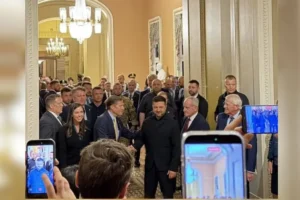 «Це не лише про гроші»: Зеленський пояснив сенаторам, як зупинити війну