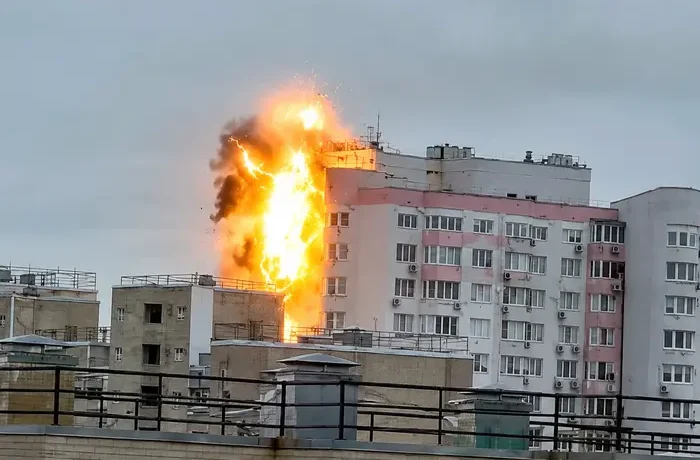 Момент влучання «шахеда» у багатоповерхівку на Троєщині потрапив на відео