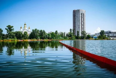 Забруднення Кирилівського озера після обстрілу РФ: обсяг нафти вдалося суттєво зменшити