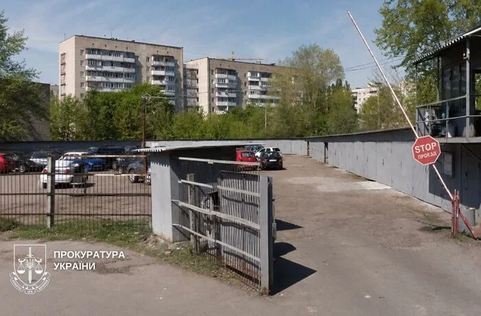 На Виноградарі бізнесмен створив автостоянку у водоохоронній зоні