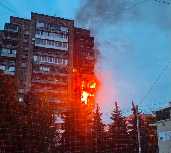 Ворог скинув чотири важкі ФАБ-250 на спальний мікрорайон Краматорська