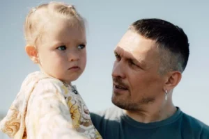 Усик зворушив мережу кадрами з дворічною донькою та дружиною