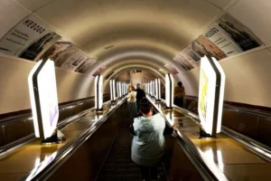 Понад 500 зупинок за місяць: що найчастіше блокує ескалатори у столичному метро