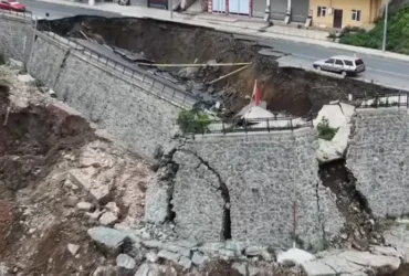 У турецькому Різе обвалилася ділянка дороги, евакуйовано житлові будинки