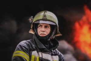 Атака на Самар: місто охопила масштабна пожежа, яку видно з Дніпра