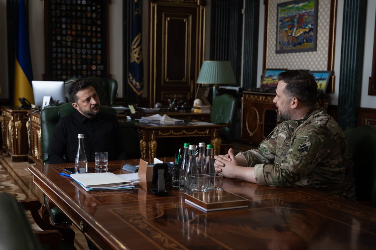 Володимир Зеленеський зустрівся з командиром 3-го армійського корпусу оперативного командування «Схід» Сухопутних військ ЗСУ Андрієм Білецьким