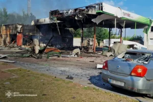 На Дніпропетровщині окупанти вдарили по АЗС, загинула людина (фото)