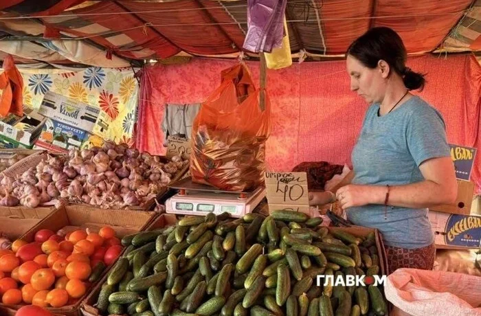 Сезон консервації у розпалі: скільки коштують огірки на столичному ринку