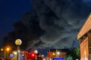 Атака дронів на Волгоград зупинила аеропорт та спричинила пожежі